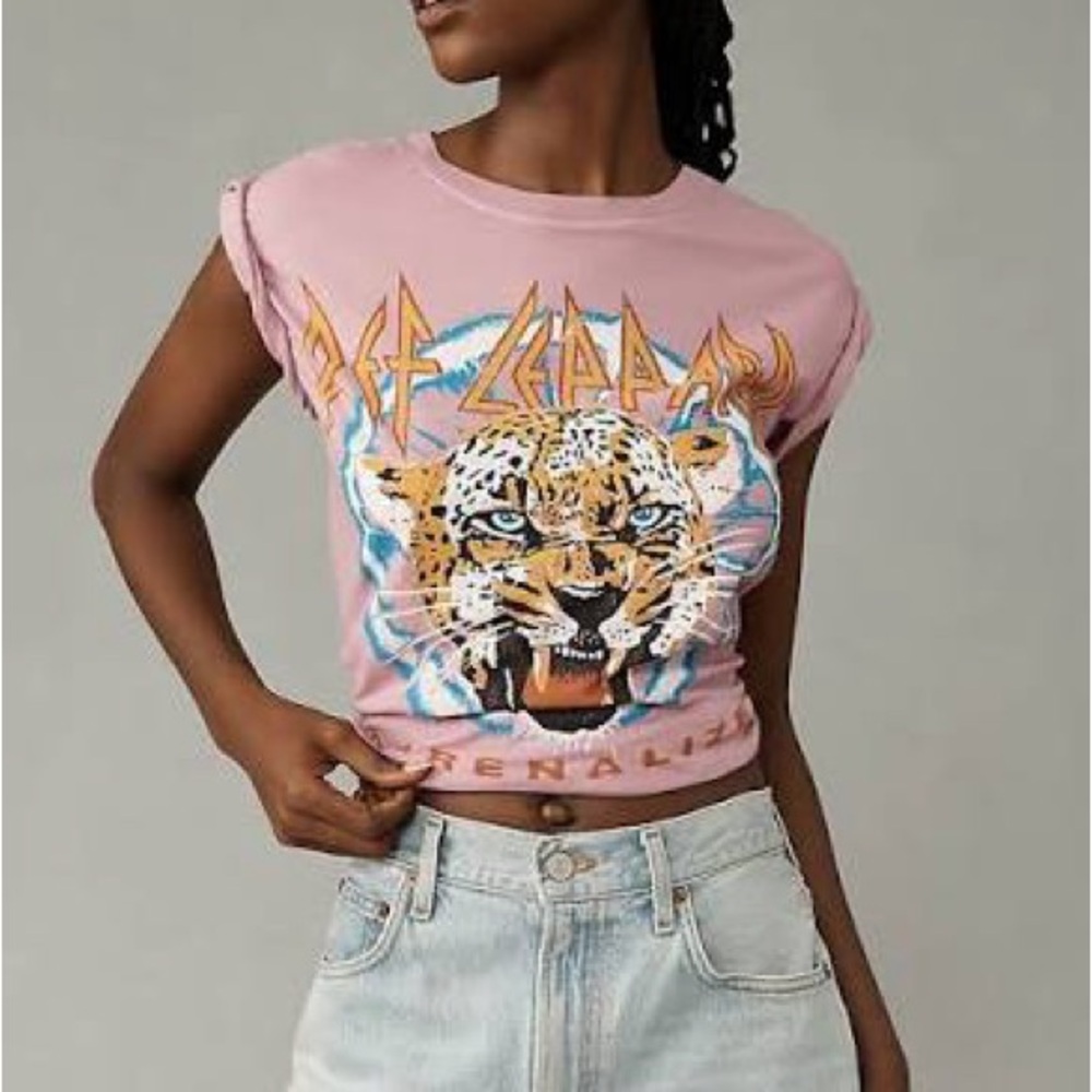 Letluv Def Leppard Pink Graphic Women's Tee